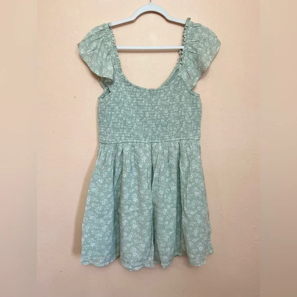 HOLLISTER Flutter Sleeve Smocked Skort Dress - Picture 9 of 10